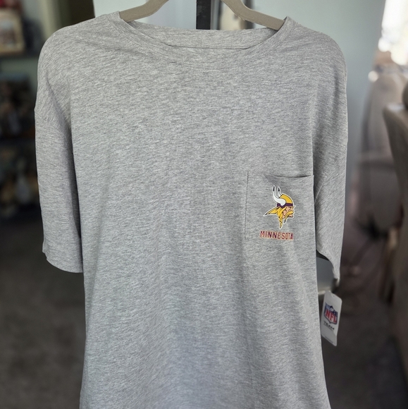“NEW WOMEN'S Minnesota Vikings Women’s Pocket Tee – XL Game Day Shirt” - Picture 5 of 5